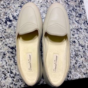 Daniel Green woman slippers.